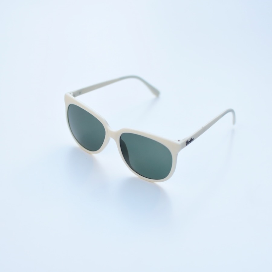 夏の眩しい陽射しこそウェルカム！！【 Ray-Ban / レイバン 】80年代の 