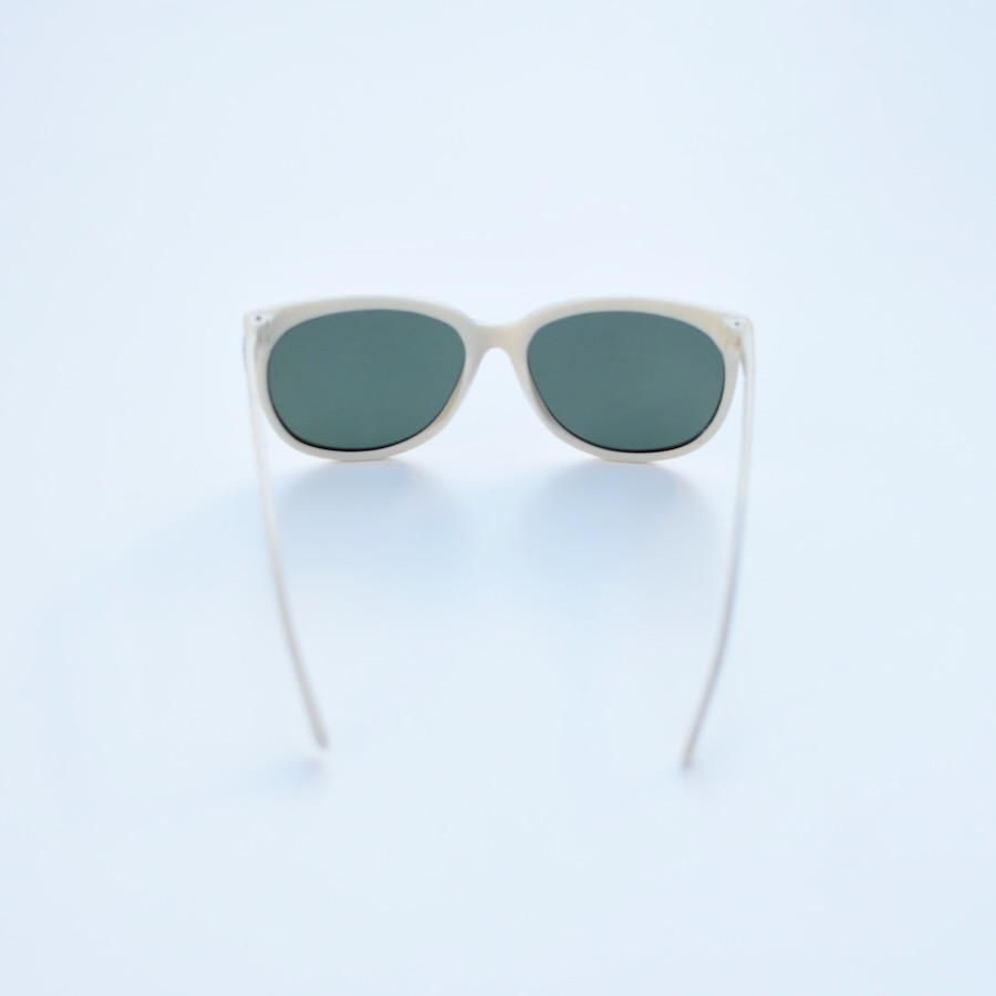 夏の眩しい陽射しこそウェルカム！！【 Ray-Ban / レイバン 】80年代の